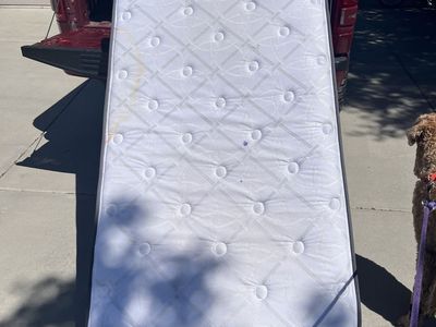 Pillow top twin mattress