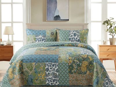 New in packaging! NEWLAKE Cotton Patchwork Bedspread, 3-Piece Bedding Quilt Set with Real Stitched Embroidery, Reversible