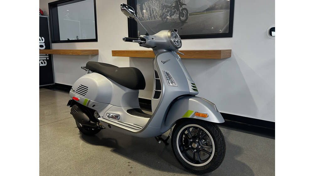 2024 GTS SUPER TECH - Vespa Get a head start on Spring!