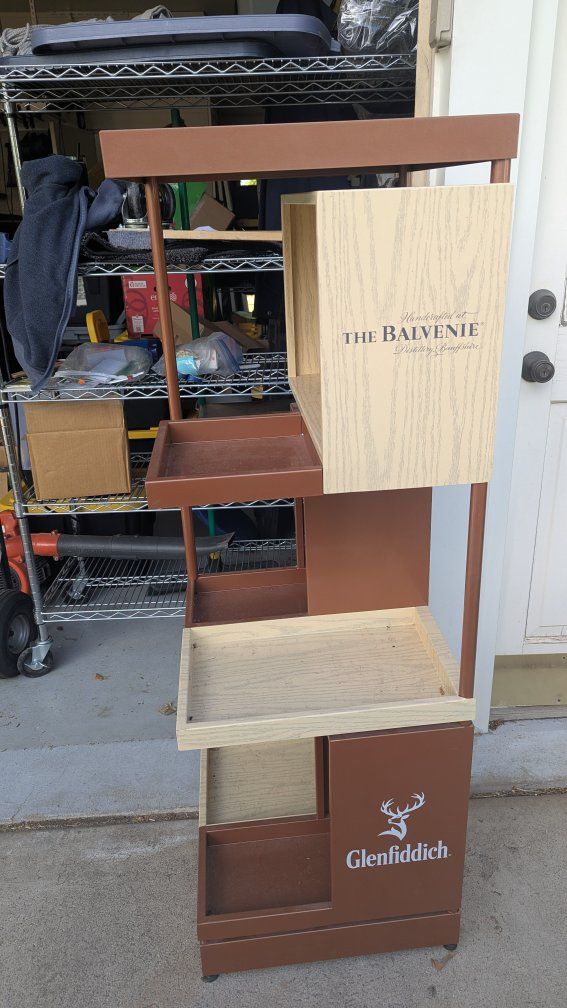 Boutique display shelf