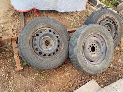Trailer Axle Assembly with Leaf Springs and 3 Wheels/Tires