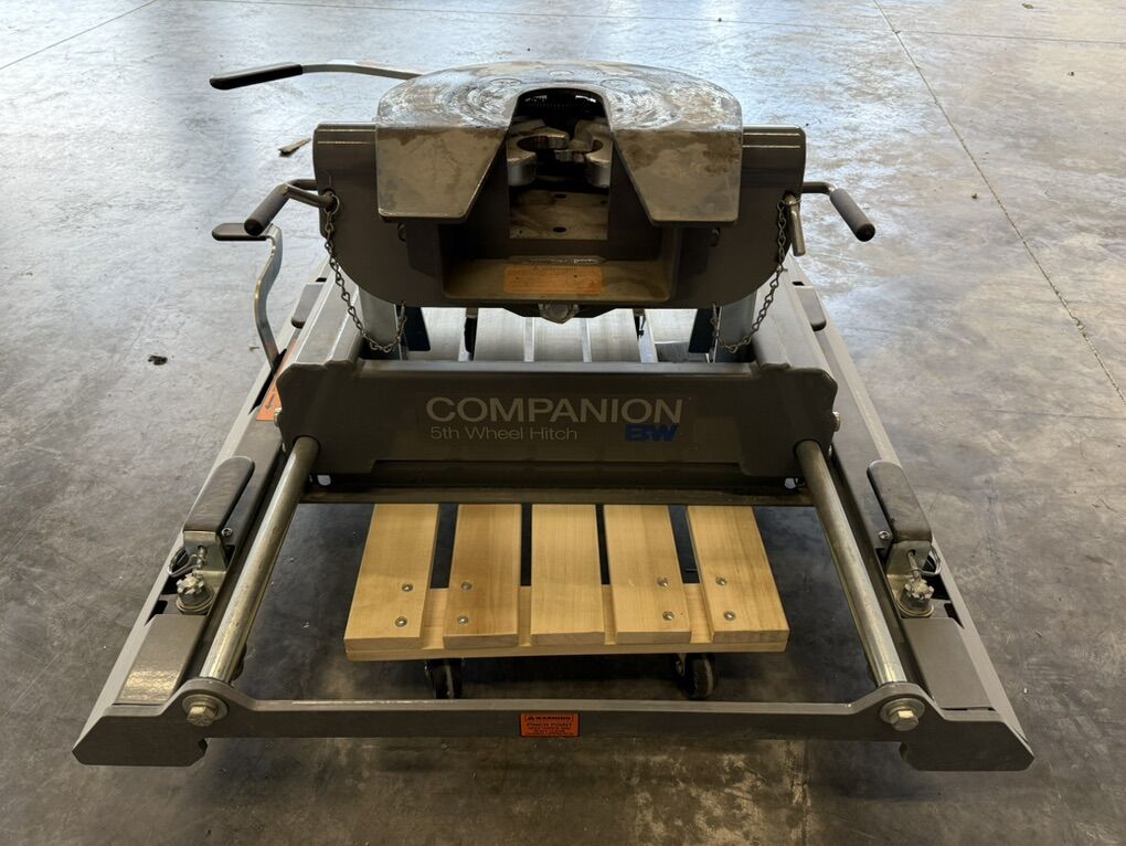 B&W Companion Slider 5th Wheel Hitch