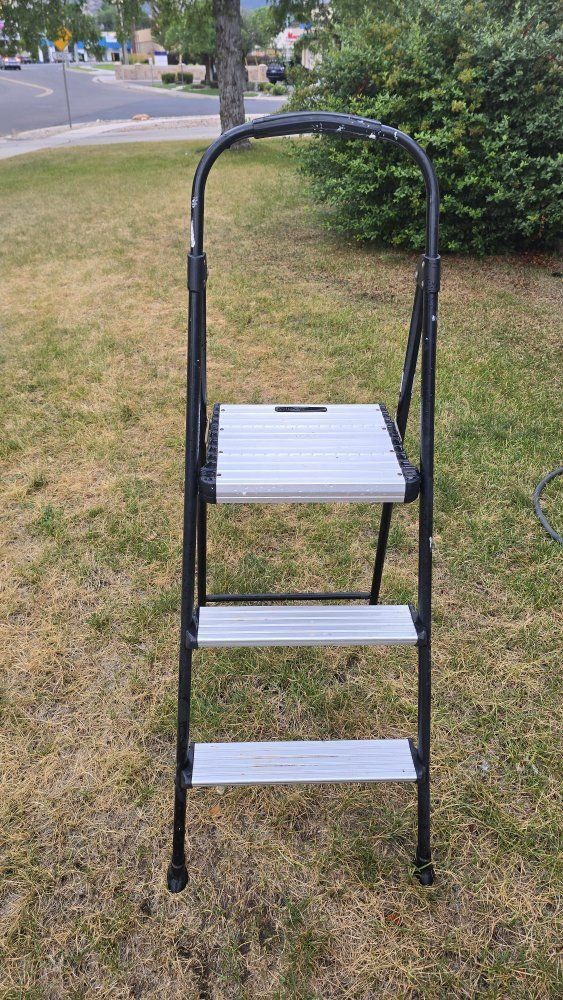 3-Step Ladder with Rubber Hand Grip