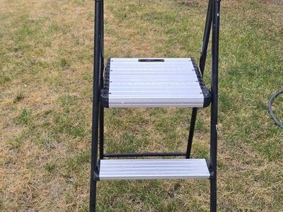 3-Step Ladder with Rubber Hand Grip