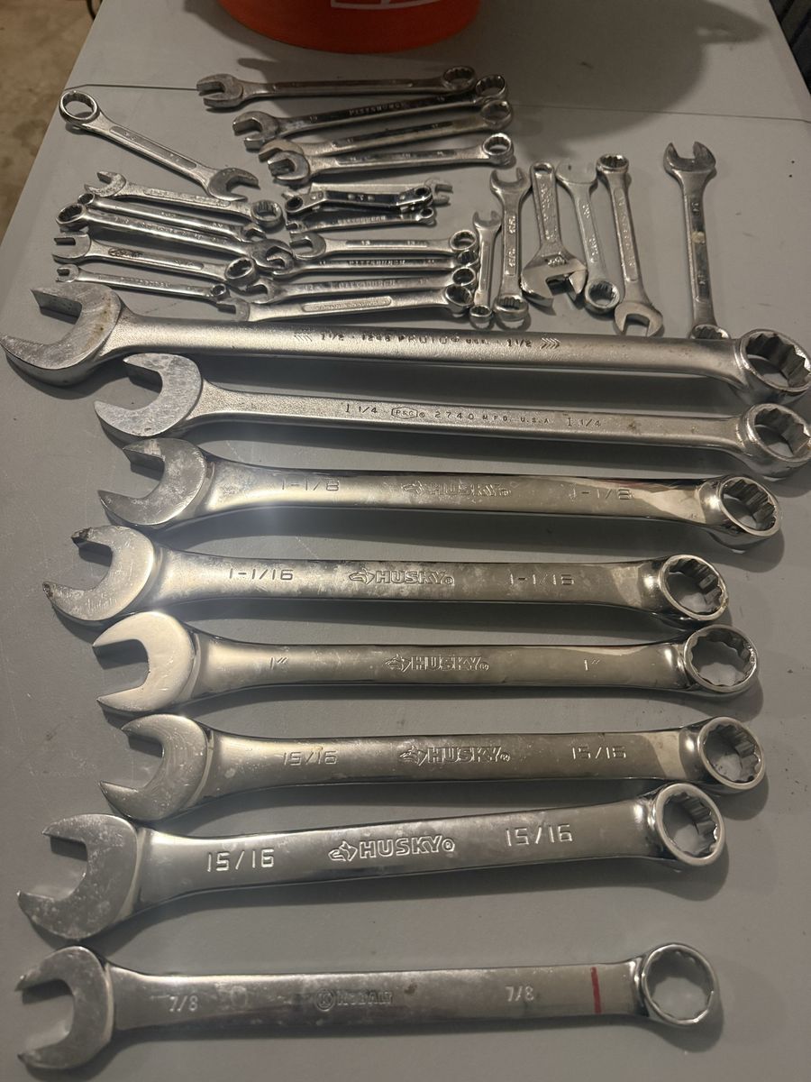 Husky Large Combination Wrench Set - Mixed Sizes 7/8" to 1 1/4" - Mechanic Hand Tools