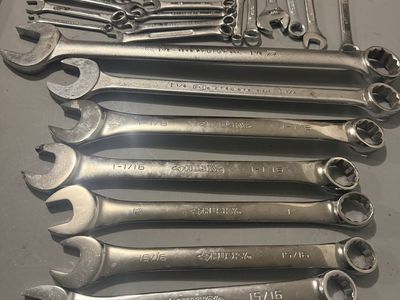 Husky Large Combination Wrench Set - Mixed Sizes 7/8" to 1 1/4" - Mechanic Hand Tools