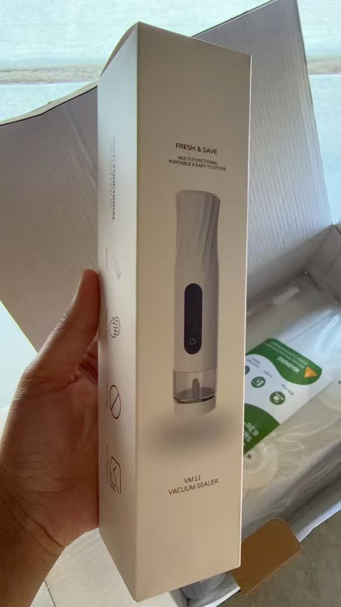 Brand new vacuum sealer with two bags