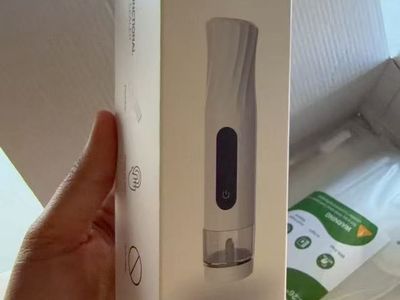 Brand new vacuum sealer with two bags
