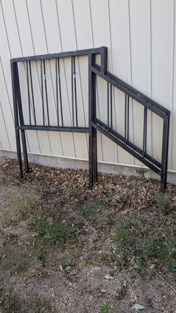 Heavy-Duty Black Metal Outdoor Fence & Handrail Section - Durable, Weather-Resistant