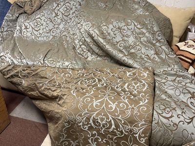 King size comforter with 4 over sized pillows