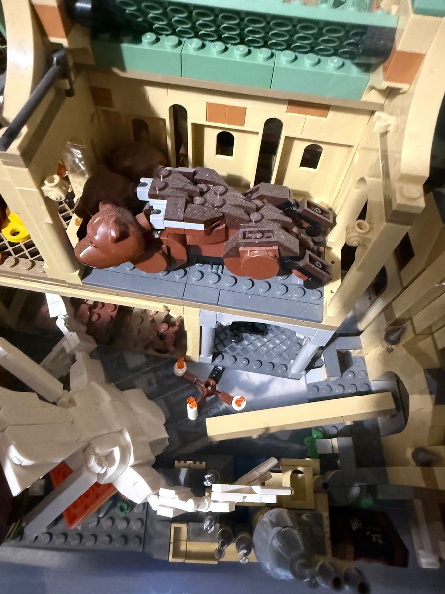 Main image 6
