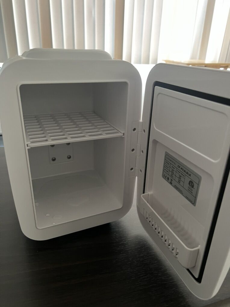 Mini Fridge/ Freezer