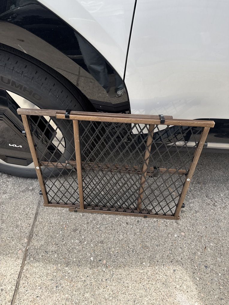 Evenflo Wooden Baby/dog Gate
