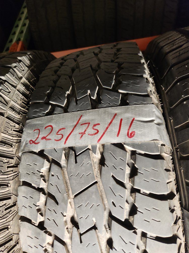 225/75r16 toyo open country at