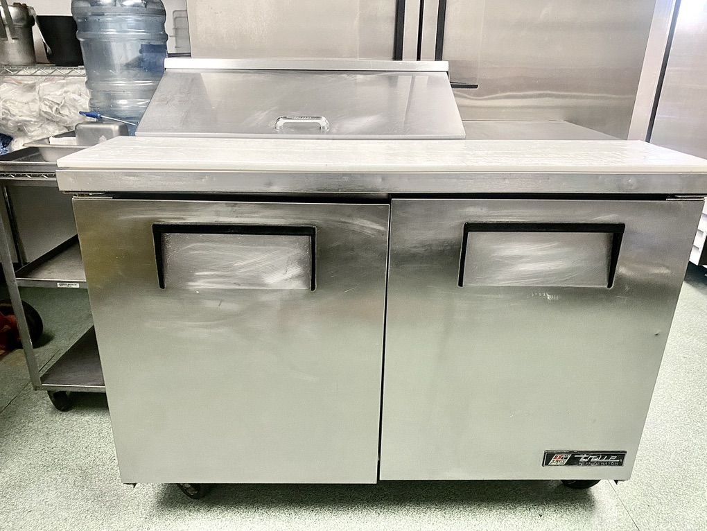Deli Prep Table And Fridge