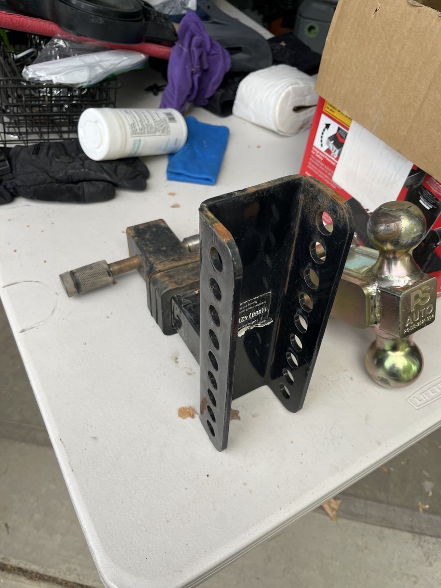 Heavy duty reversible tow hitch