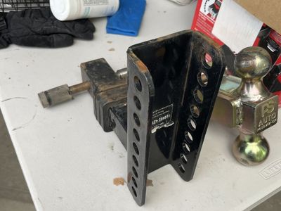 Heavy duty reversible tow hitch