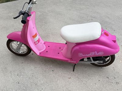 Razor Sweet Pea Electric Scooter Kids Pink
