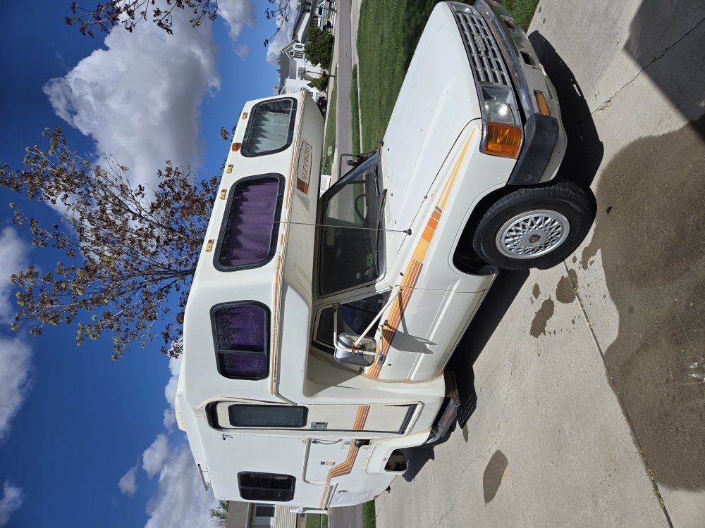 1985 Toyota Sunrader 18 ft "Shorty" - Rare Compact