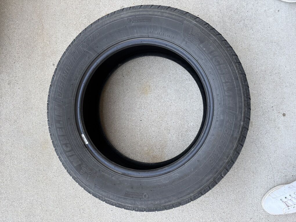 Michellen Defender 245/65R18 Tires