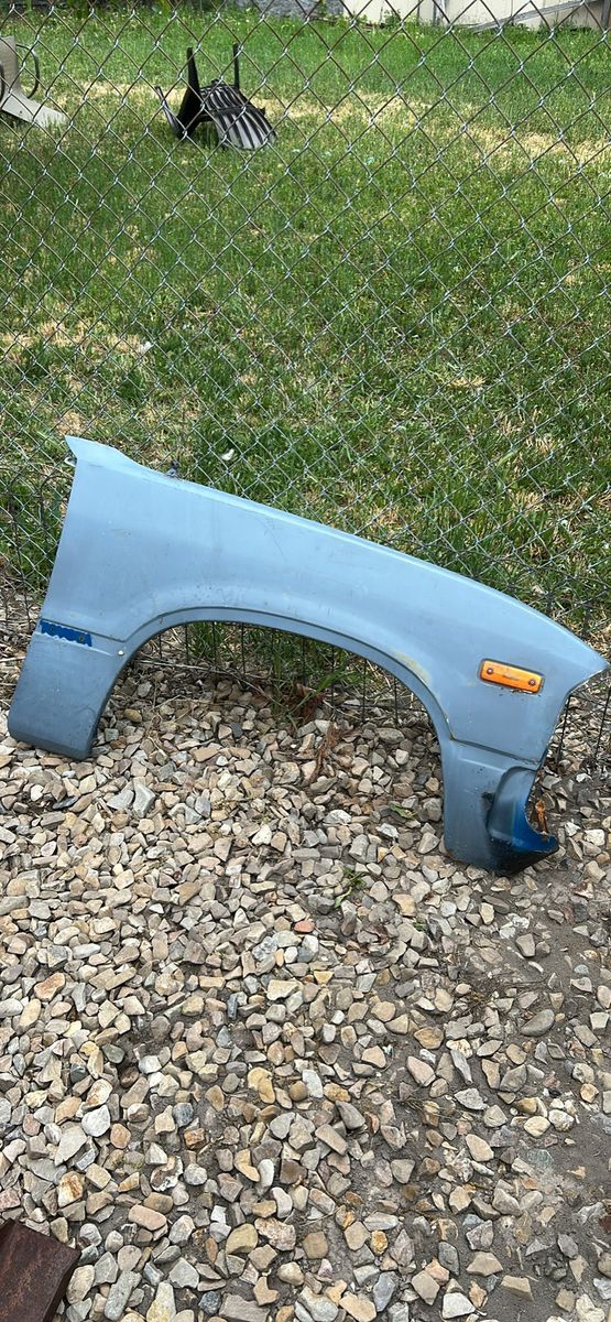 Toyota Pickup front fender pass R/F 1979-83