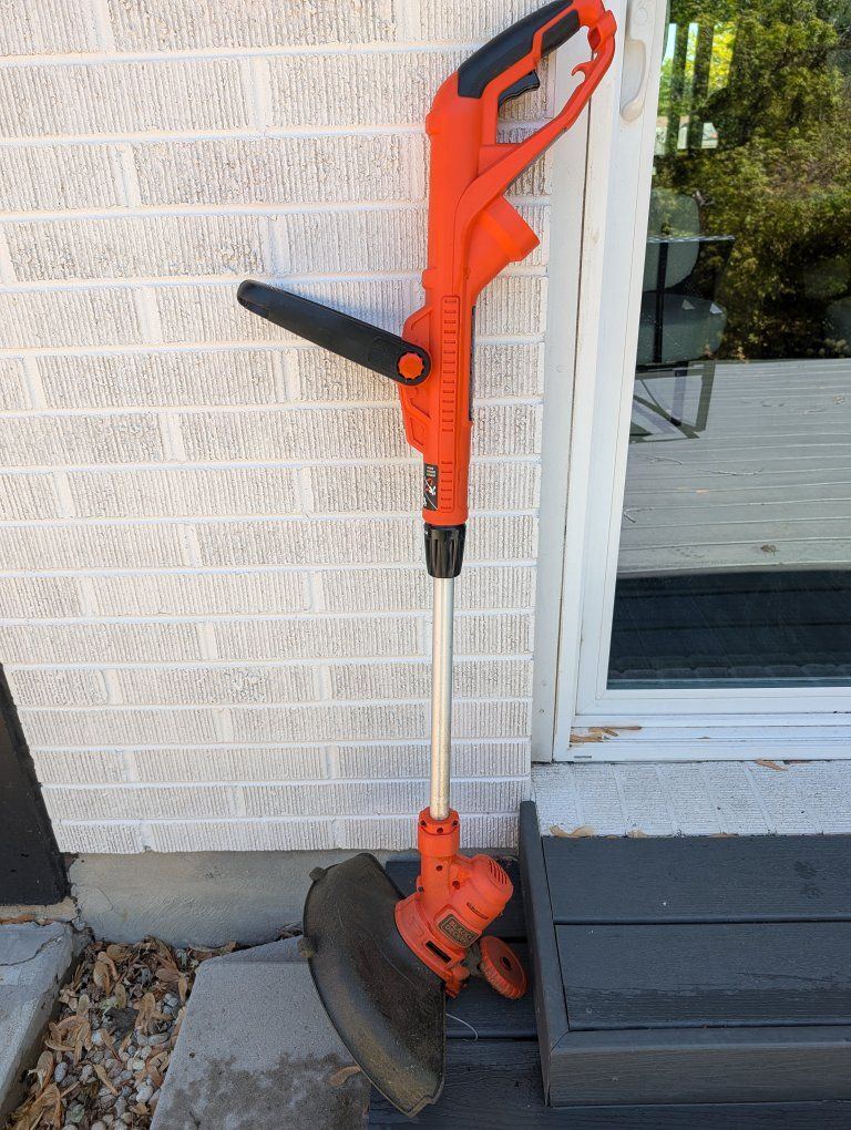 Black and Decker Corded 2 in 1 Trimmer and Edger