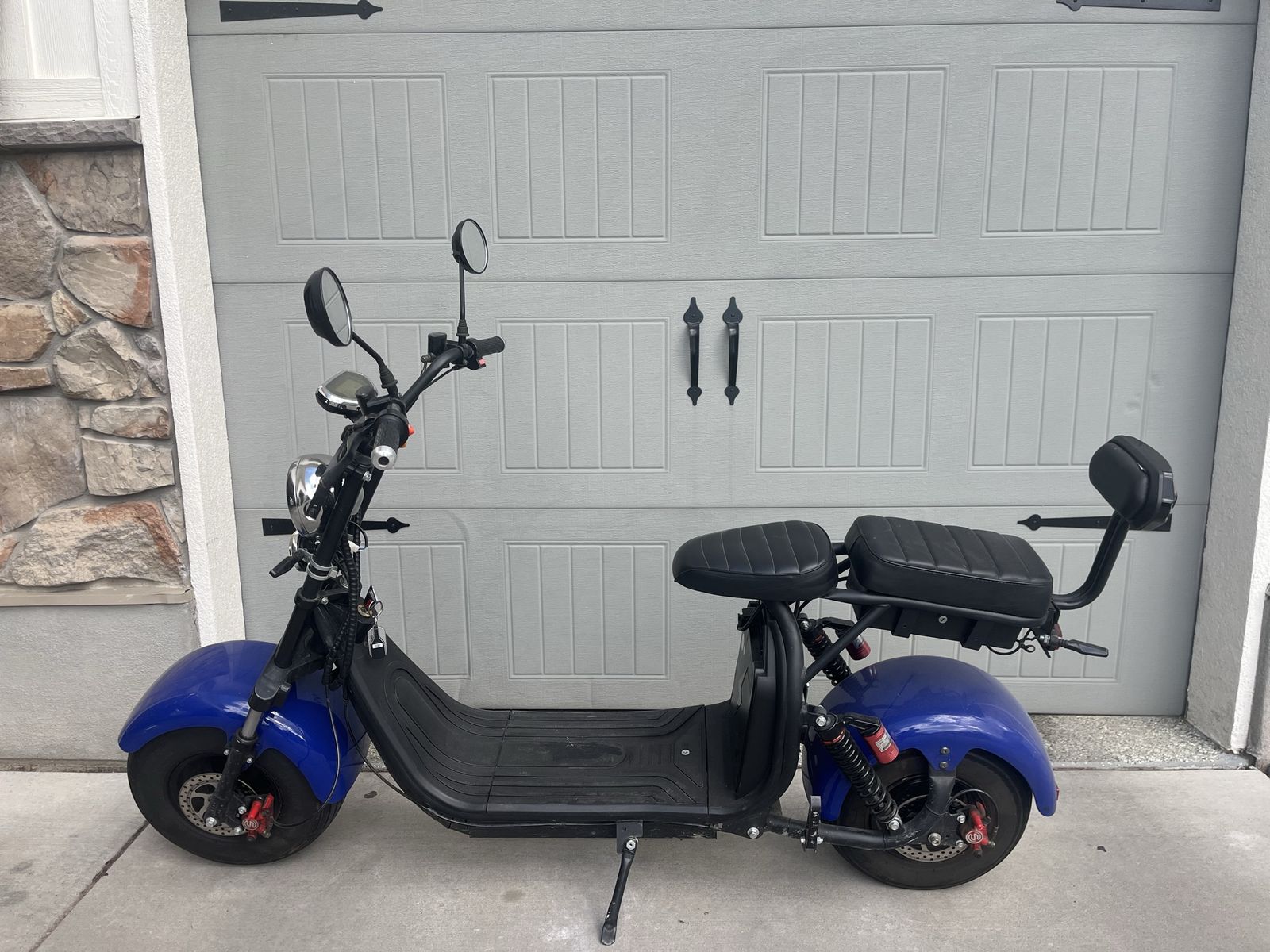 Dumber scooter Electric Blue, 989 Miles, Two-Seater