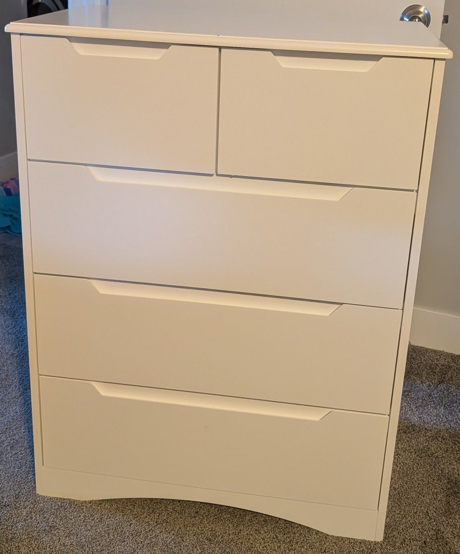 Modern White 4-Drawer Dresser Chest with Recessed Handles