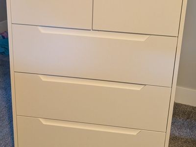 Modern White 4-Drawer Dresser Chest with Recessed Handles