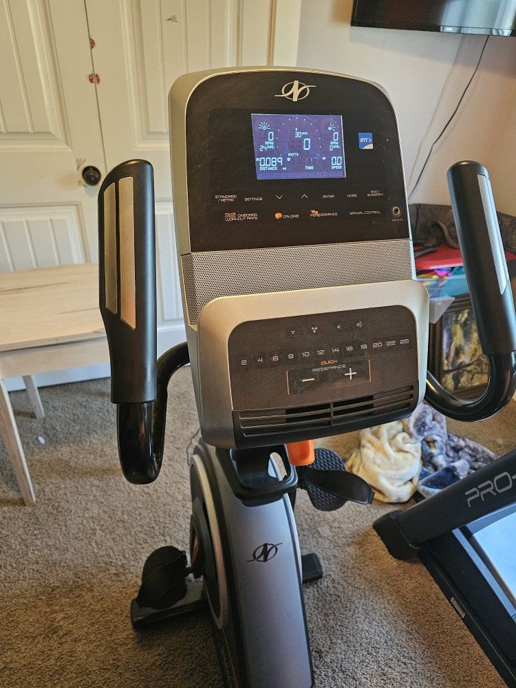 NordicTrack Commercial VR21 Recumbent Exercise Bike - Excellent Condition