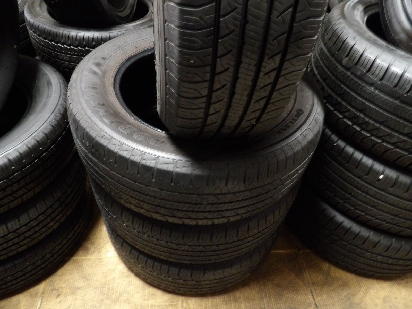 235/65R18 GOODYEAR ASSURANCE SET OF USED TIRES 