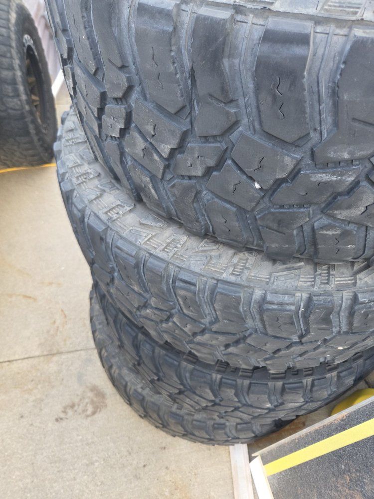 35x12x20 cooper set pro tires