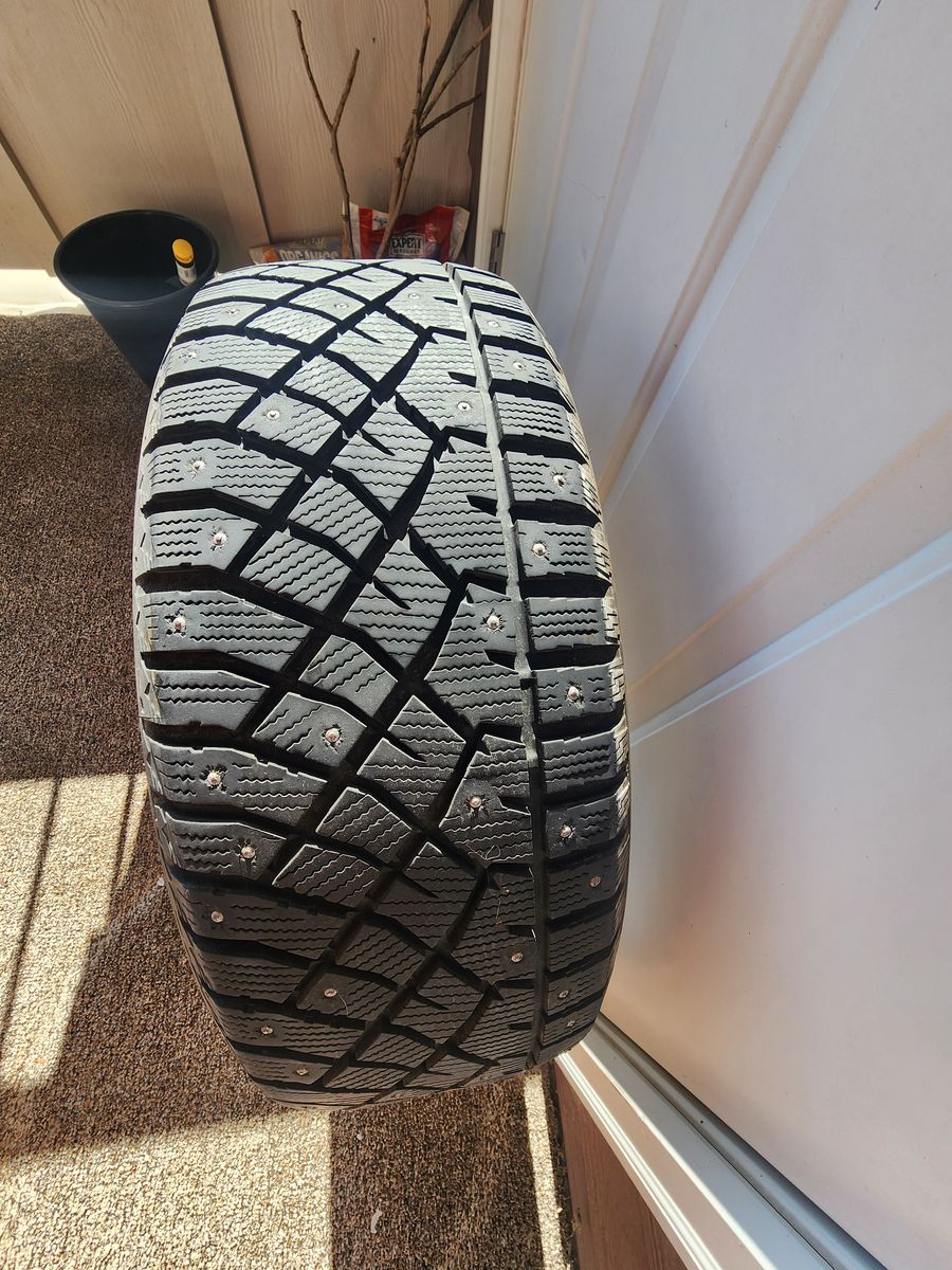 Tires with Studs, Artic Claw 225/55R18 102 T