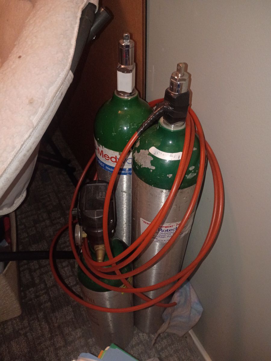 2 Full Large Oxygen Tanks and a Small Empty w/ Fancy Fitting