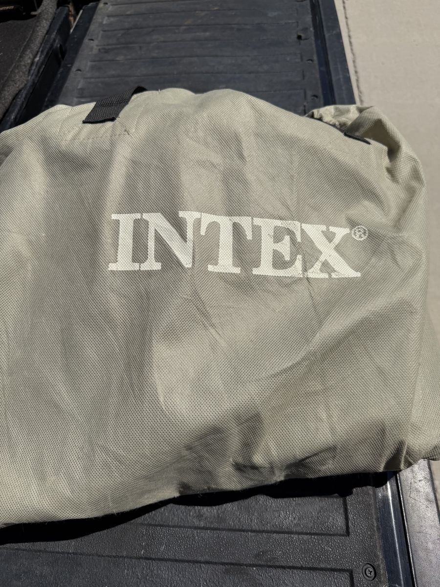 Twin size inflatable mattress