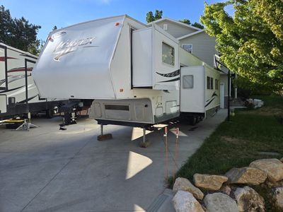 2006 Vortex toy hauler 5th wheel trailer. 365WTB 40 ft.