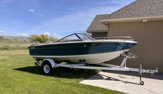 1983 BEACH CRUISER FISHING/SKI BOAT