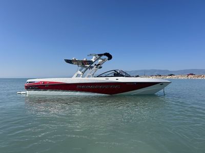 2014 Malibu Wakesetter 247 LSV Surf Boat