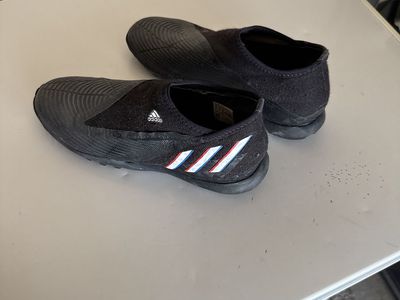 Adidas predators Indoor soccer cleats