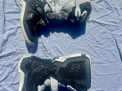 Alpinestars Tech 7S Motocross Boots – Youth Size 6 (US), White/Black