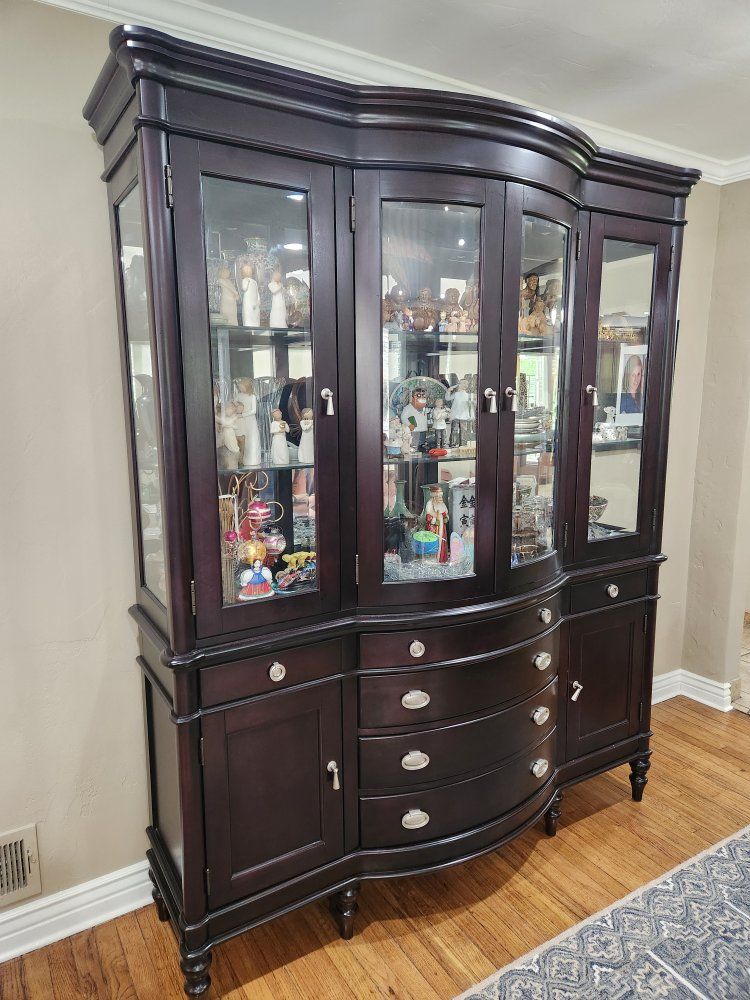 Curio Cabinet - Hutch- Excellent Condition!