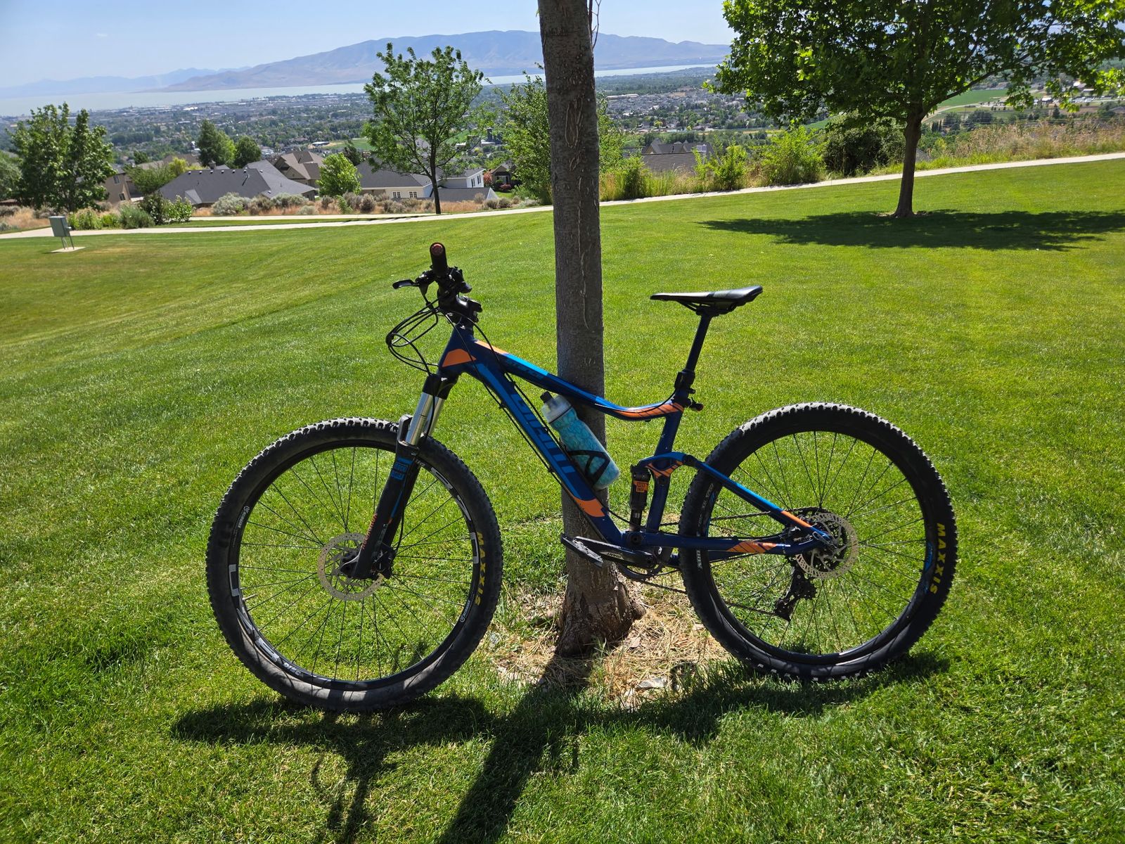 Full suspension Giant stance mountain bike 