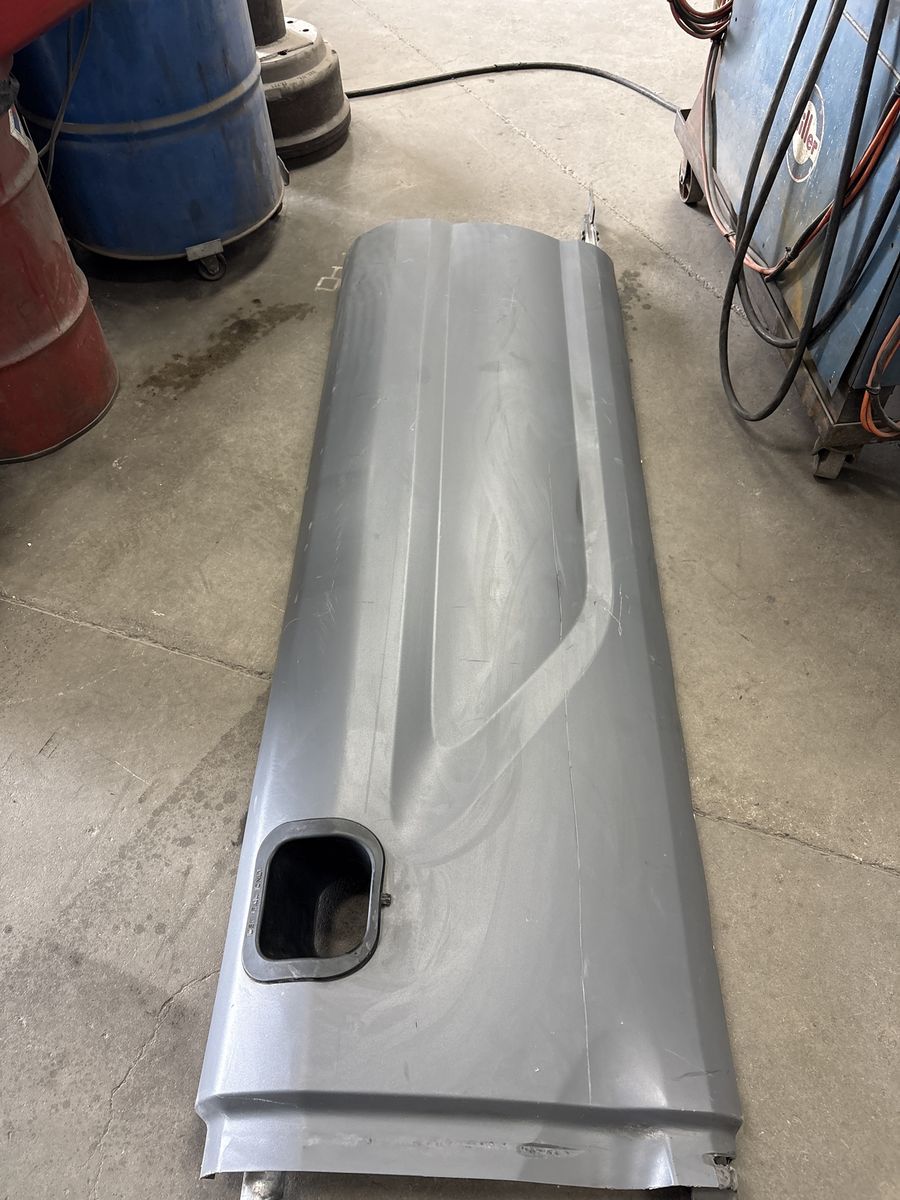 Peterbilt 579 grey left center skirt