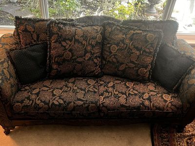 Classic Couch Set (loveseat and couch)