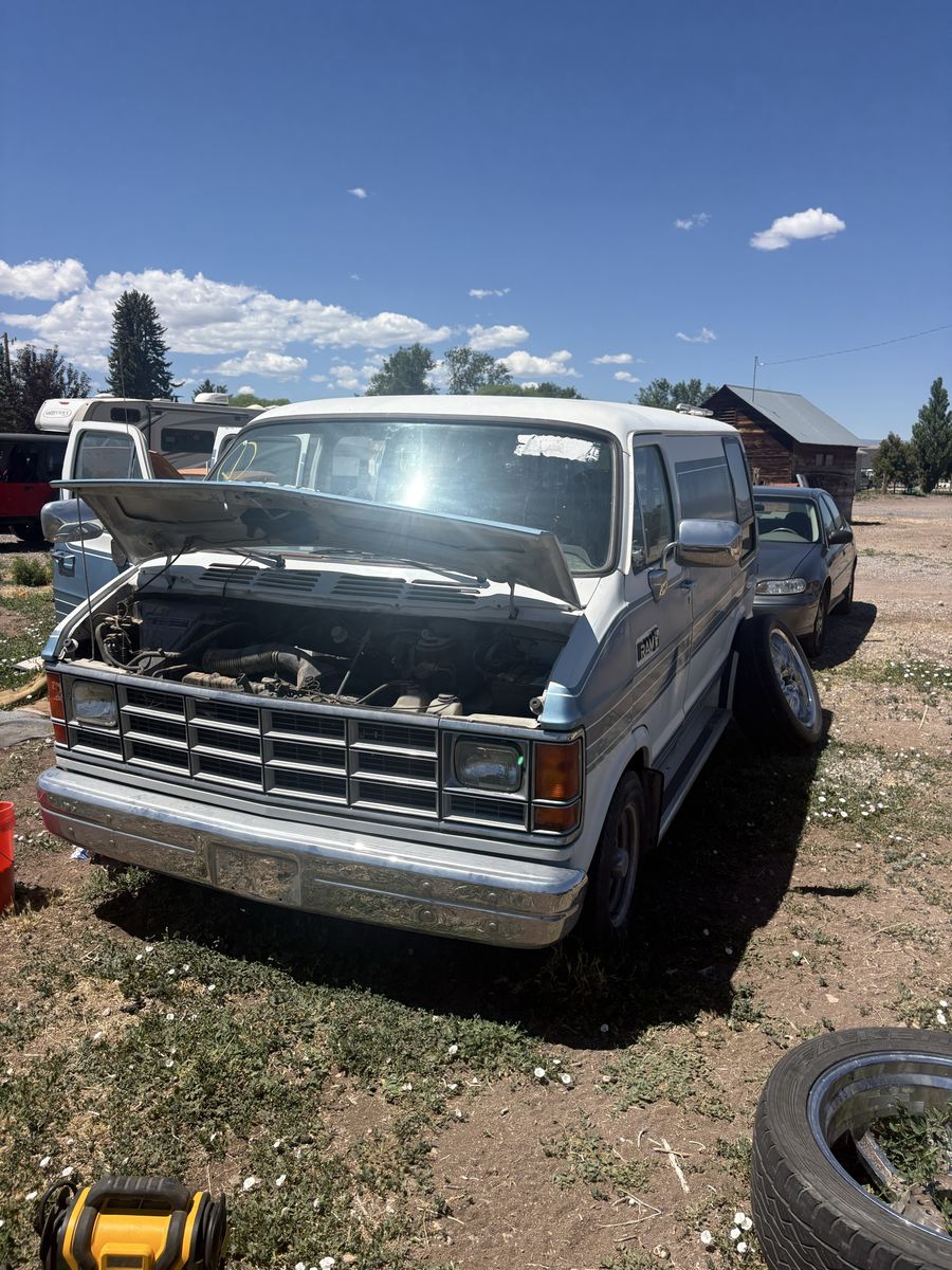 1990 Dodge Ram Van 
