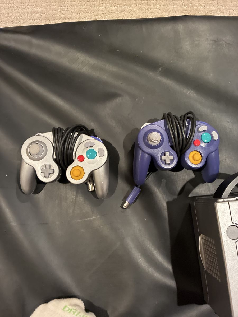 Nintendo GameCube Console (Silver) with 2 Controllers (Silver & Purple)