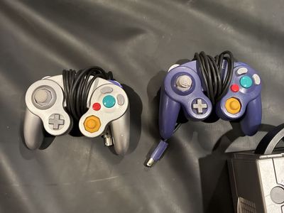Nintendo GameCube Console (Silver) with 2 Controllers (Silver & Purple)
