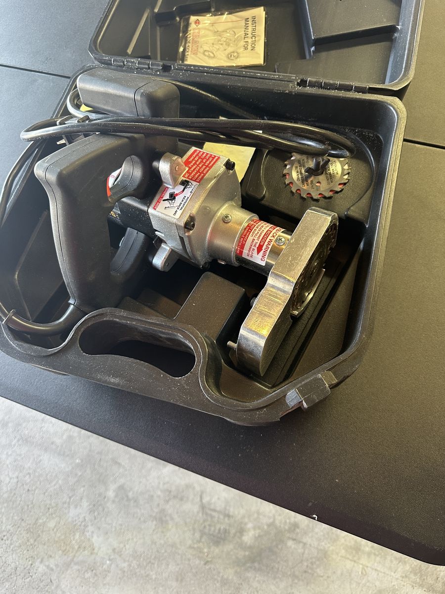 Crain Toe-Kick Saw Model 795 with Case and Extra Blades