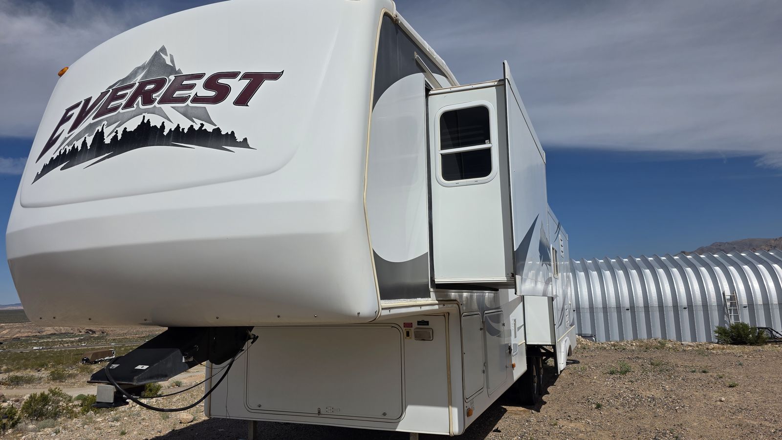 Exceptionally Clean 2006 5th Wheel – Keystone Everest  - Ready to Go!