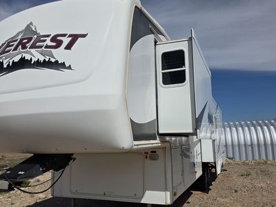 Exceptionally Clean 2006 5th Wheel – Keystone Everest - Ready to Go!